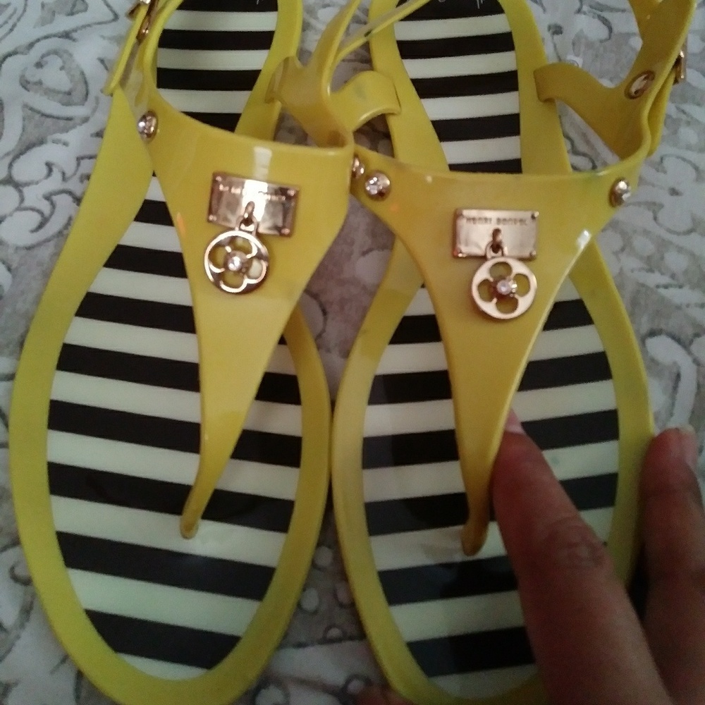 SOLD Henri Mendel sandals